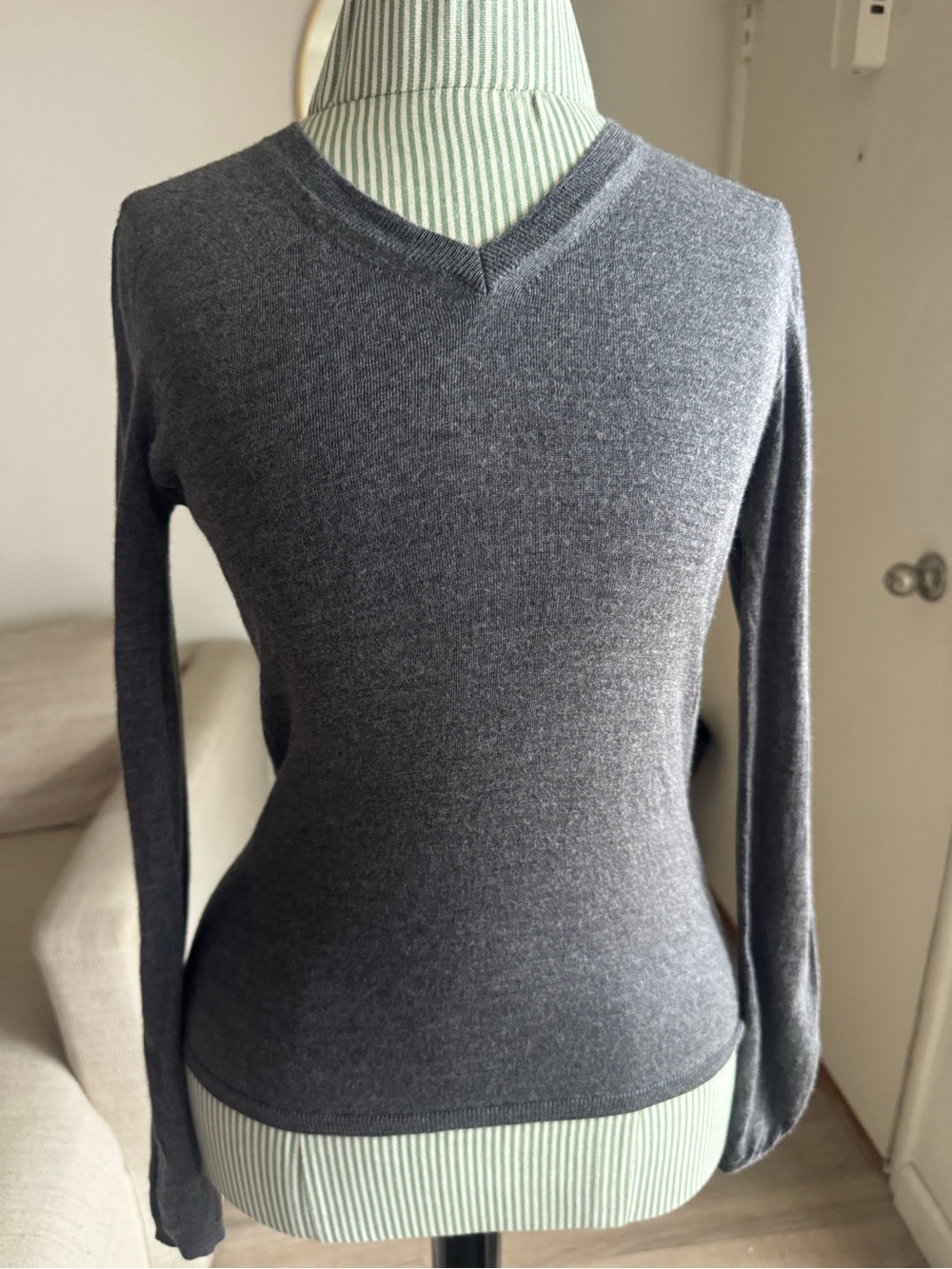 Max Mara Pure New Wool V-Neck Sweater Gray Made in Italy